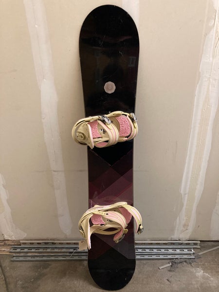 Women's Burton Feelgood 149 CM Snowboard With Burton Stiletto Bindings