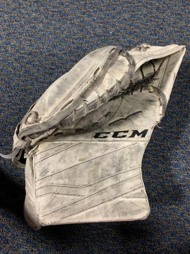 Used Intermediate CCM E3.9 Goalie Glove Full Right