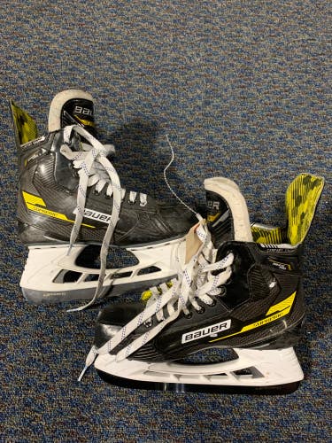 Used Senior Bauer Supreme Ignite Pro Hockey Skates Regular Width 7.5