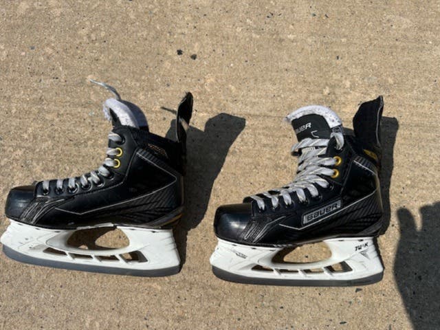 Used Youth Bauer Supreme 160 Hockey Skates Regular Width Size 3.5