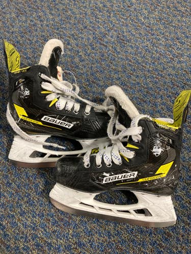 Used Junior Bauer Supreme M4 Hockey Skates Regular Width Size 3