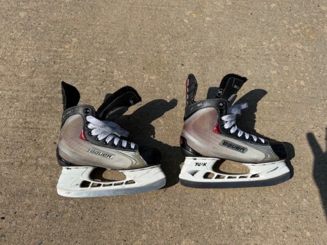 Used Intermediate Bauer Vapor X:40 Hockey Skates Regular Width Size 5