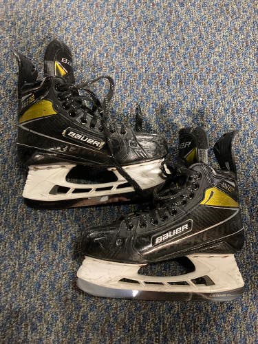 Used Senior Bauer Supreme UltraSonic Hockey Skates Regular Width 5.5