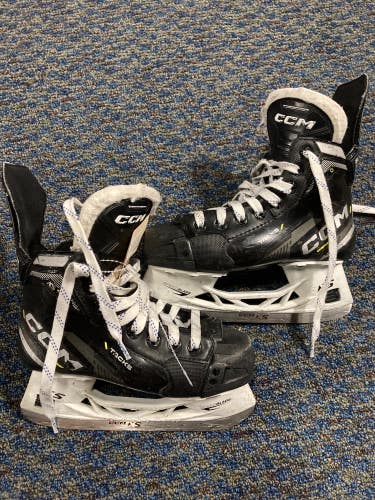 Used Junior CCM Tacks AS-570 Hockey Skates | Size 1.5