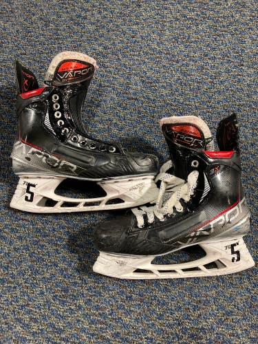 Used Senior Bauer Vapor 3X Hockey Skates Wide Width 10.5