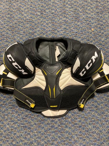 Used Large Junior CCM Tacks 9060 Shoulder Pads