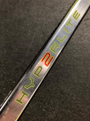 Used Youth Bauer Vapor Hyperlite 2 Hockey Stick Right Handed P28