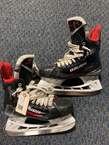 Used Intermediate Bauer Vapor X4 Hockey Skates Regular Width 6.5