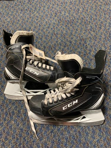 Used Intermediate CCM Tacks 9040 Hockey Skates | Size 5