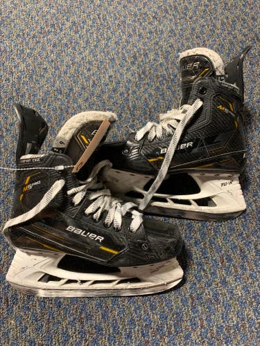 Used Intermediate Bauer Supreme M5 Pro Hockey Skates Wide Width 6