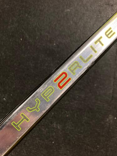 Used Youth Bauer Vapor Hyperlite 2 Hockey Stick Right Handed P28