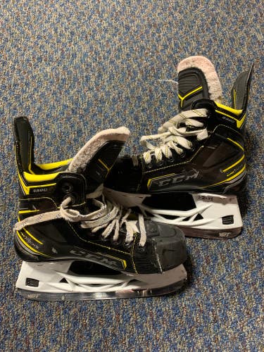 Used Junior CCM Super Tacks 9380 Hockey Skates Regular Width Size 3