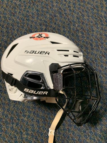 White Used Medium Bauer Re-Akt 85 Helmet