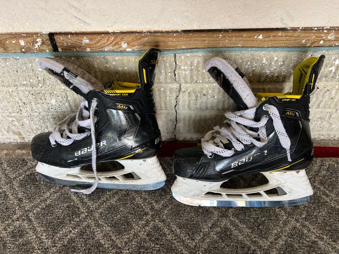 Bauer Supreme M4 Hockey Skates with extra set of blades