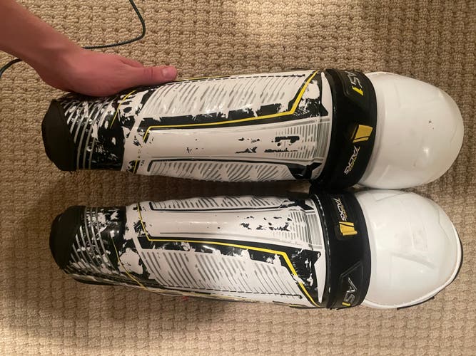 Used Senior CCM Tacks pro 17" Shin Pads