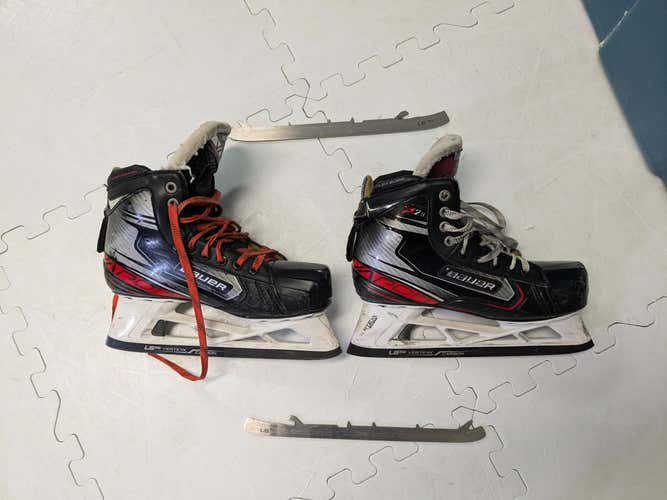 Used Senior Bauer Vapor X2.9 Hockey Goalie Skates Regular Width 7 - 2 Sets of Blades