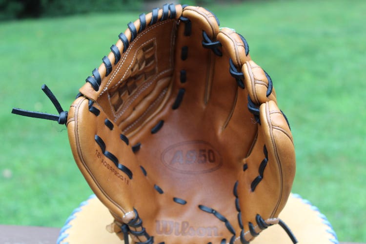 Used Right Hand Throw Wilson Pitcher's A950 Softball Glove 12"