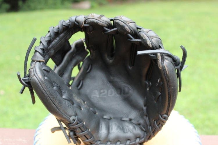 Used Infield Right Hand Throw Wilson A2000 Baseball Glove 11.25"