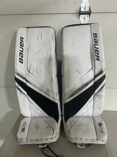 Hockey goalie leg pads