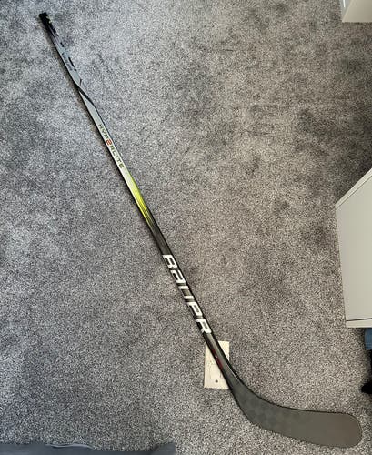 LIGHTLY USED Bauer Vapor Hyperlite 2 Left Hand 65 Flex Senior P92 Hockey Stick