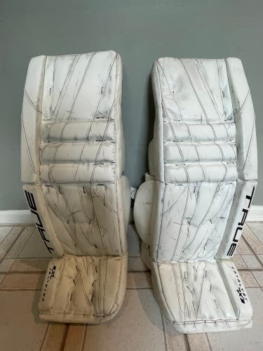 TRUE CATALYST 7X3 GOALIE LEG PADS - INT 31+2