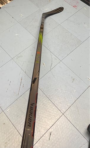 Lightly Used Bauer Vapor Hyperlite 2 P28 77 Flex RH