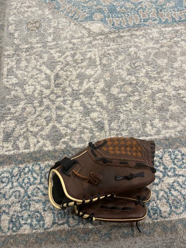 Used 2023 Mizuno Right Hand Throw Prospect Series PowerClose Baseball Glove 11.5"