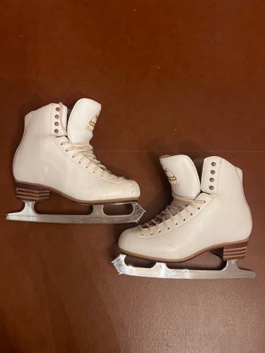 Used Figure Skates C Adult 6.5