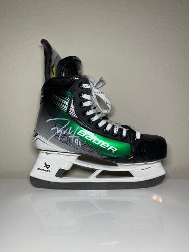 Tyler Seguin Autograph Bauer Hyperlite 2 Skates