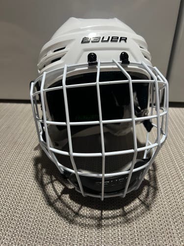 Medium Bauer Re-Akt 85 Helmet