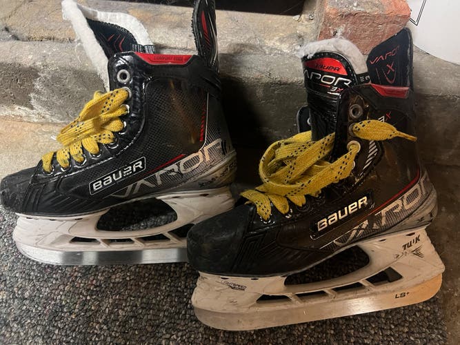 Used Junior Bauer Size 4 Vapor 3X Hockey Skates