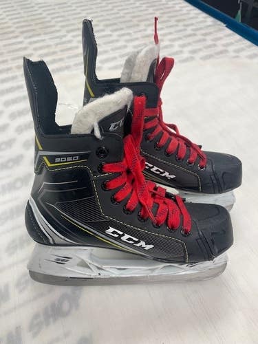 Used Junior CCM Tacks 9050 Hockey Skates Regular Width Size 3.5