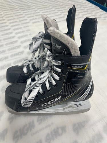 Used Junior CCM Tacks 9050 Hockey Skates Regular Width Size 2