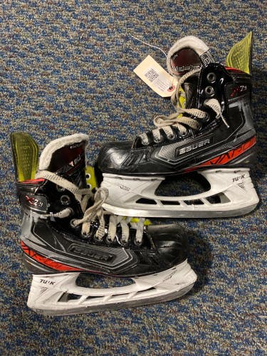 Used Junior Bauer Vapor X2.9 Hockey Skates Regular Width Size 3