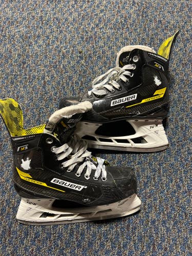 Used Senior Bauer Supreme M3 Hockey Skates Extra Wide Width 5.5