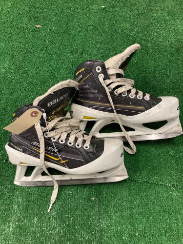 Used Junior Bauer Supreme One.7 Hockey Goalie Skates Regular Width Size 2