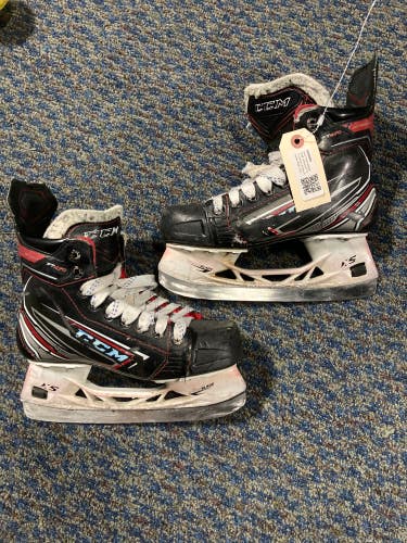 Used Intermediate CCM JetSpeed FT470 Hockey Skates Regular Width Size 4.5