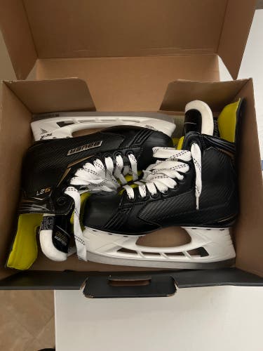 New Junior Bauer Regular Width   Size 5 Supreme S27 Hockey Skates