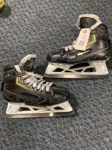 Used Intermediate Bauer Elite Hockey Goalie Skates Regular Width Size 5