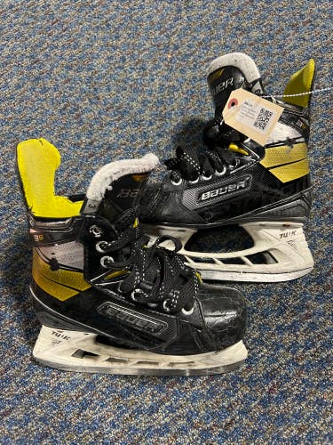 Used Junior Bauer Supreme 3S Hockey Skates Regular Width Size 3