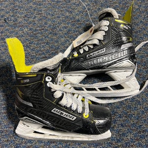 Used Junior Bauer Supreme S35 Hockey Skates | Size 3