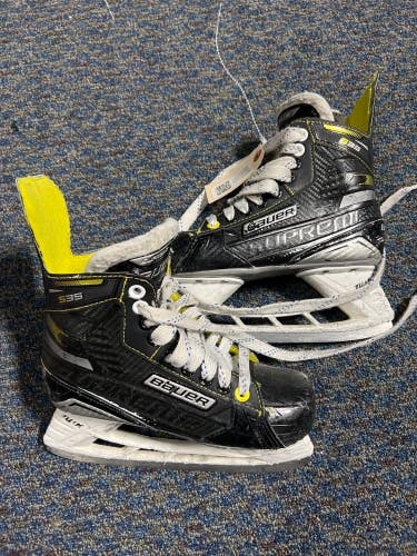 Used Junior Bauer Supreme S35 Hockey Skates Regular Width Size 3