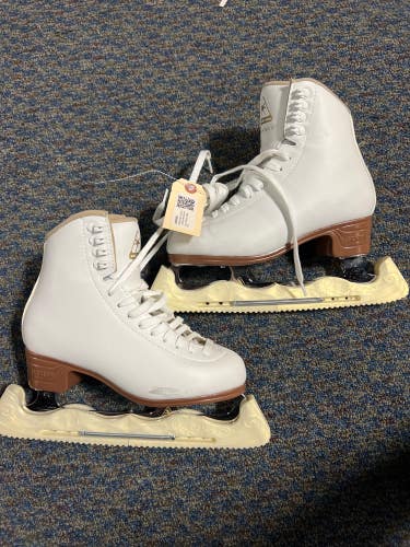 White Used Jackson Ultima Mystique Figure Skates Adult 5.5