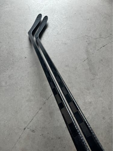 (2 PACK) New Senior Bauer Right Hand P28 77 Flex Pro Stock Proto-R Hockey Stick Blackout Pro+