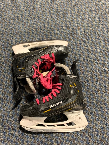 Used Intermediate Bauer Supreme M5 Pro Hockey Skates Regular Width 6.5