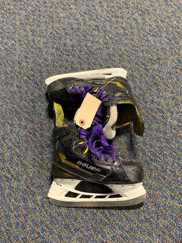 Used Youth Bauer Supreme Matrix Hockey Skates Regular Width 13