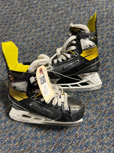 Used Youth Bauer Supreme 3S Hockey Skates Regular Width 13.5