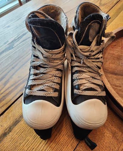 Senior Bauer Supreme 1000 Regular Width Size 10.5 Hockey Goalie Skates