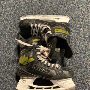 Used Intermediate Bauer Supreme Ignite Pro+ Hockey Skates | Size 6.5