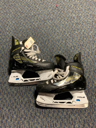 Used Senior True Catalyst 7 Hockey Skates Wide Width 7